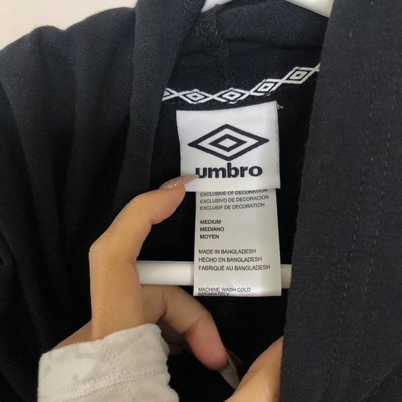 NWOT Umbro Black Sleevless Hooded Cropped Sweatshirt - Picture 3 of 6
